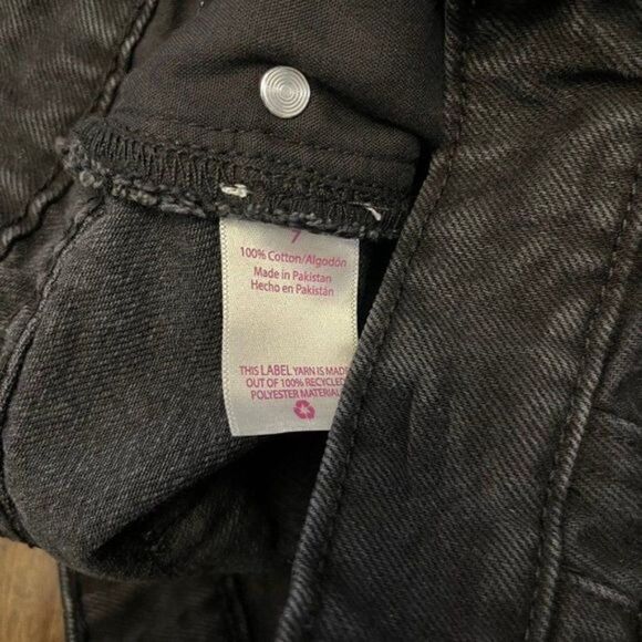 NOBO Exposed Button Fly Jean Shorts - Picture 4 of 10